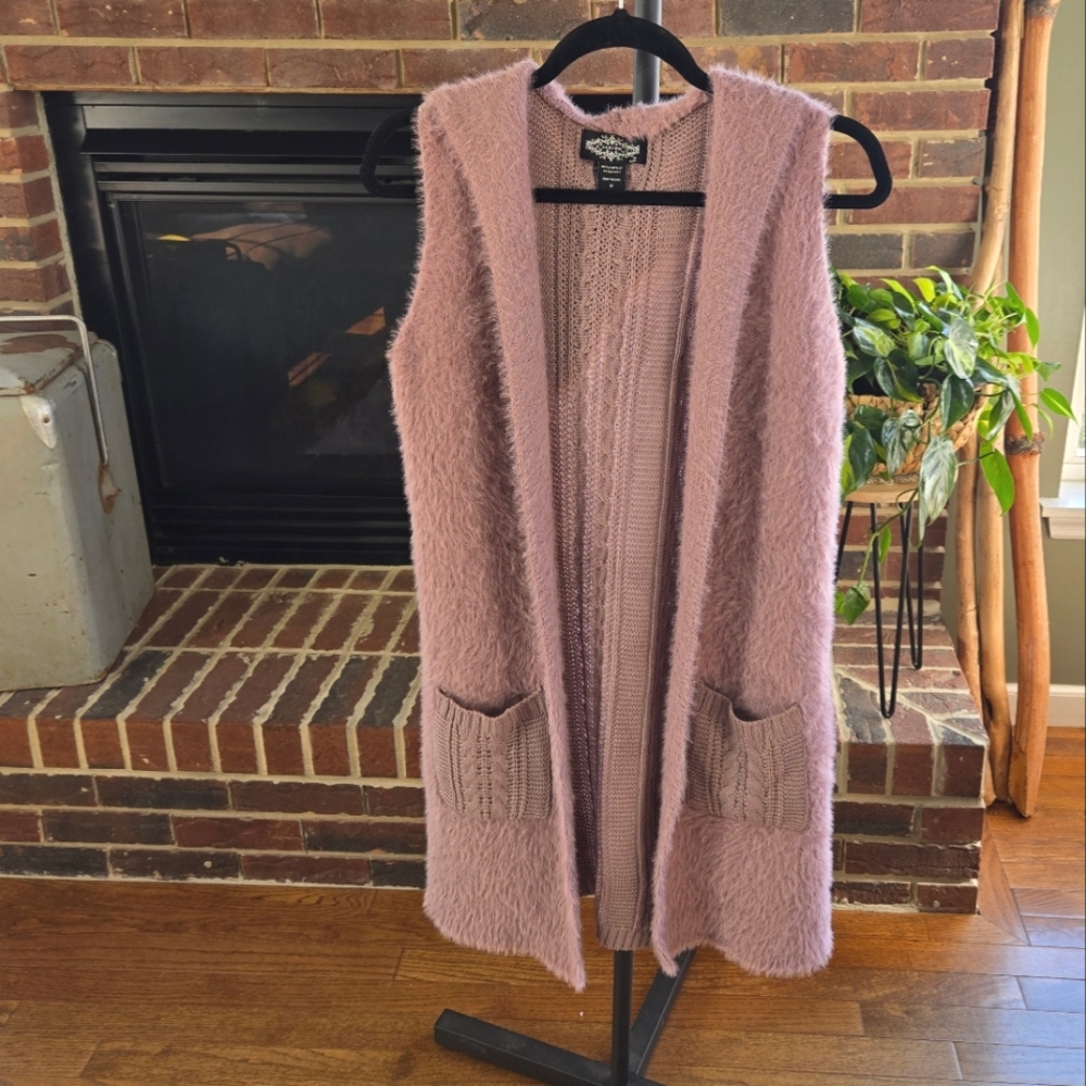 NWOT. Long sleeveless sweater vest. Light purple. Oliver. Size Medium.